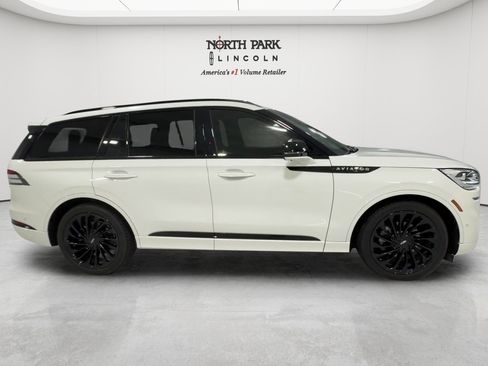 Used 2023 Lincoln Aviator Black Label w/ Jet Package AWD/4WD image 6