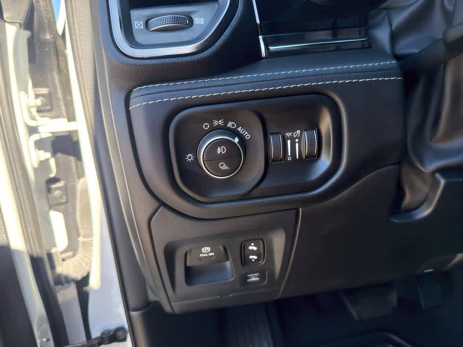 Used 2025 RAM 1500 Limited w/ Trailer Tow Group AWD/4WD image 31