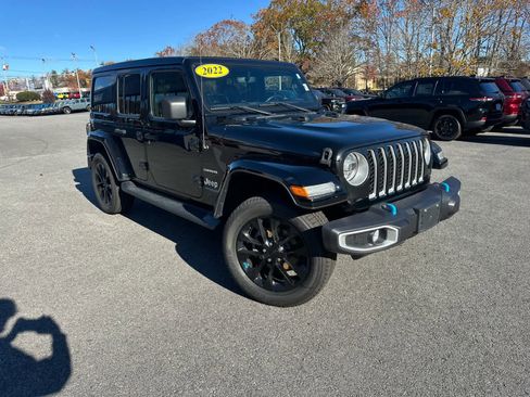 Used 2022 Jeep Wrangler Unlimited Sahara w/ Cold Weather Group image 4