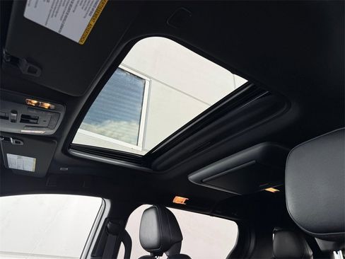 Certified 2025 Toyota Sienna Limited image 21