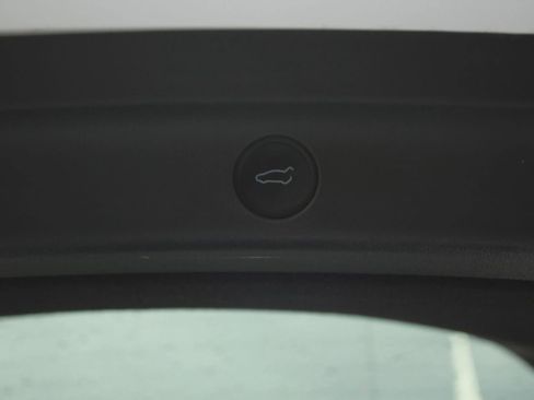 Used 2021 Tesla Model Y Long Range AWD/4WD image 30