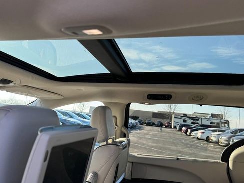 Used 2017 Chrysler Pacifica Limited w/ UConnect Theater Package image 12