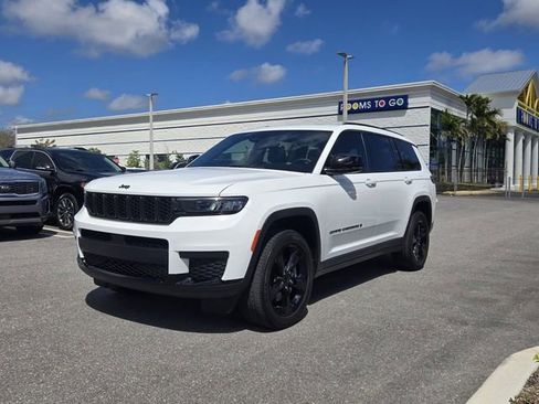 Used 2024 Jeep Grand Cherokee L Altitude AWD/4WD image 3