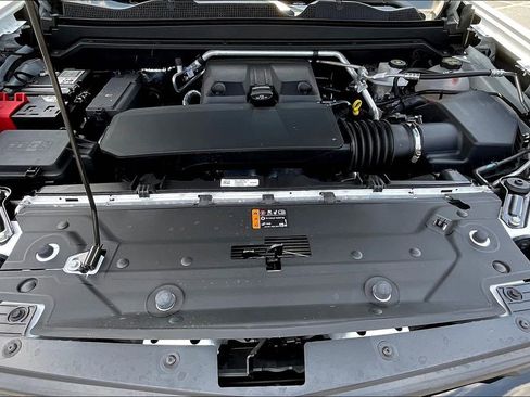 Used 2024 Chevrolet Colorado Z71 w/ Z71 Convenience Package 2 image 10