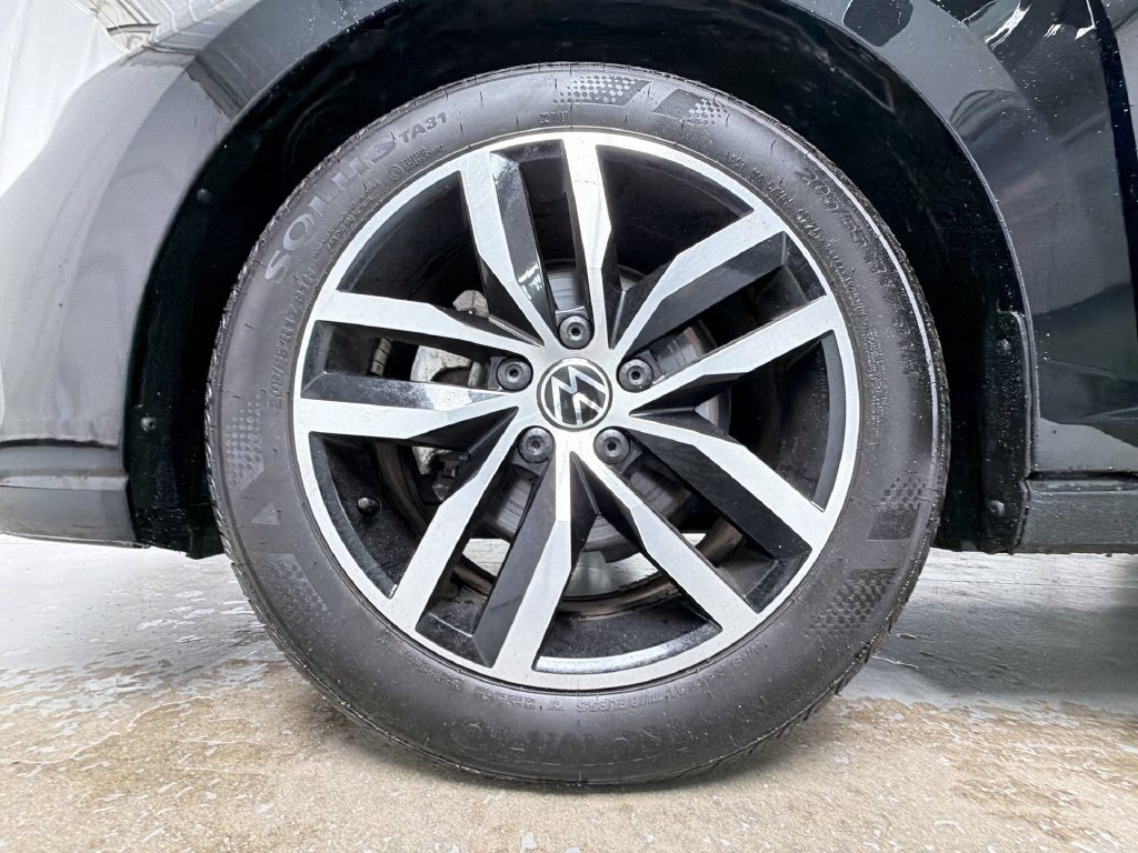 Used 2025 Volkswagen Jetta SE FWD image 14