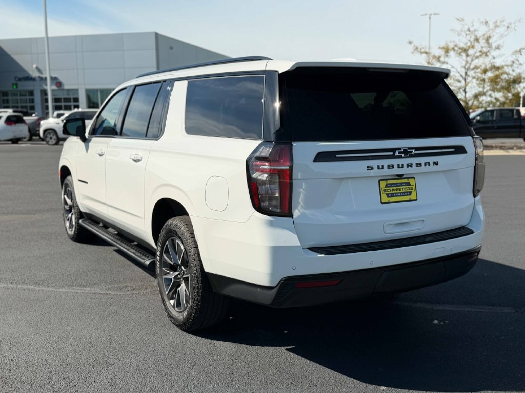 Used 2024 Chevrolet Suburban Z71 w/ Luxury Package AWD/4WD image 9
