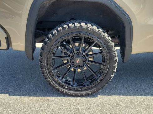 Used 2023 GMC Sierra 1500 AT4 w/ AT4 Premium Package AWD/4WD image 7