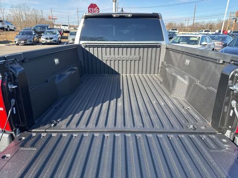 Used 2025 Toyota Tacoma SR image 9