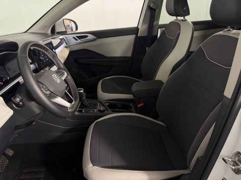 Used 2025 Volkswagen Taos SE w/ Panoramic Sunroof Package image 21