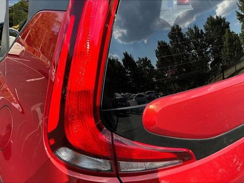 Used 2022 Kia Soul S FWD image 21