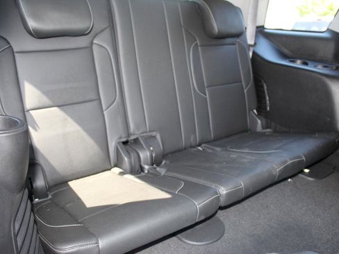 Used 2018 GMC Yukon SLT w/ Premium Edition AWD/4WD image 17