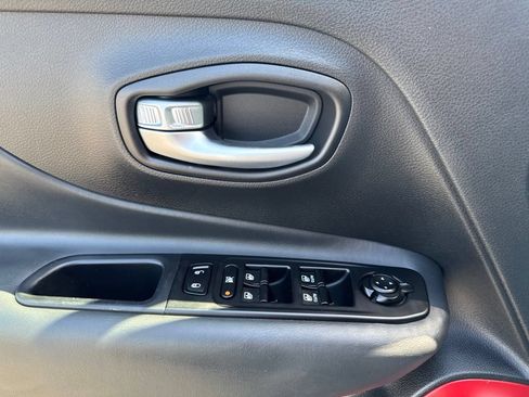 Used 2022 Jeep Renegade Trailhawk AWD/4WD image 28
