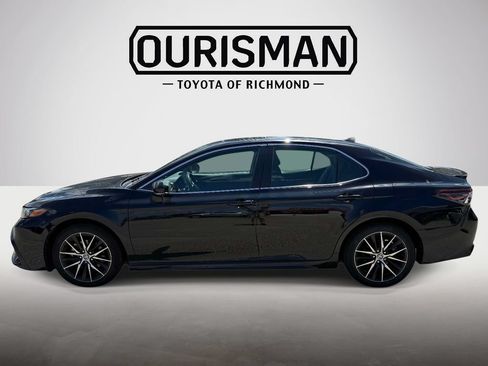 Used 2024 Toyota Camry SE w/ Cold Weather Package FWD image 6