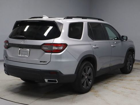 Used 2025 Honda Pilot Sport image 11