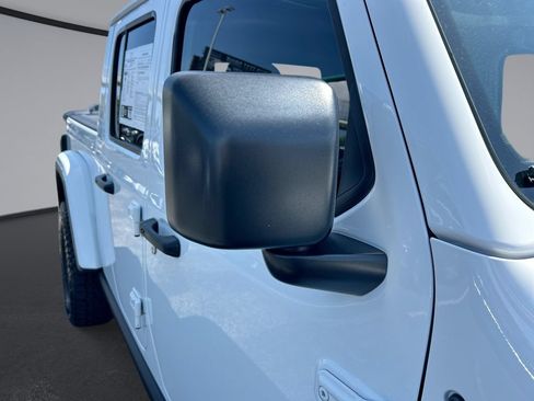 Used 2024 Jeep Gladiator Mojave AWD/4WD image 29