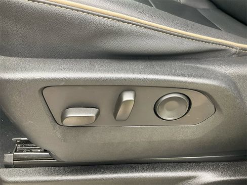 Used 2023 Chevrolet Suburban Premier image 33