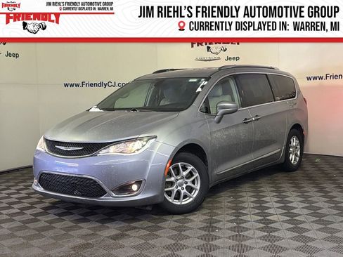Used 2020 Chrysler Pacifica Touring-L image 1
