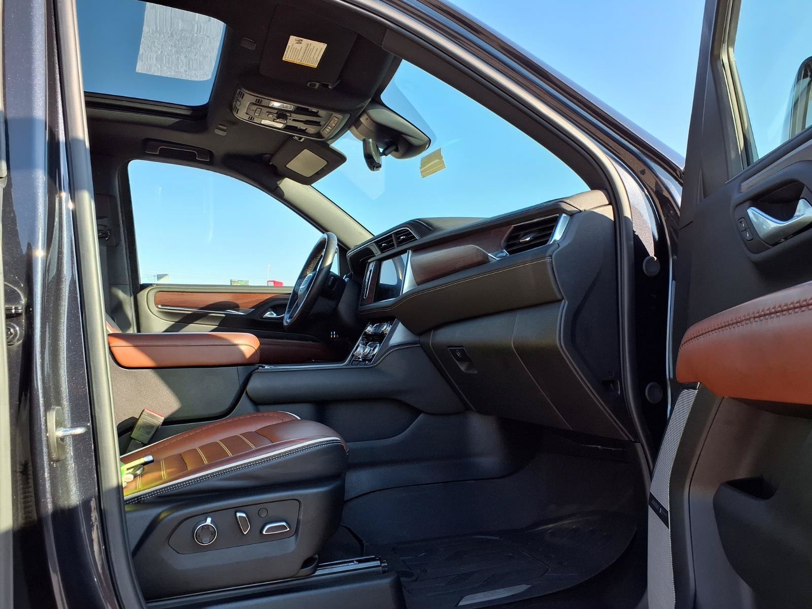 Used 2024 GMC Yukon Denali Ultimate AWD/4WD image 34