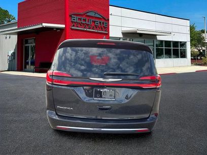 Used 2022 Chrysler Pacifica Touring-L