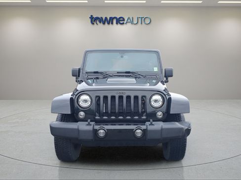 Used 2018 Jeep Wrangler Unlimited Sahara AWD/4WD image 8
