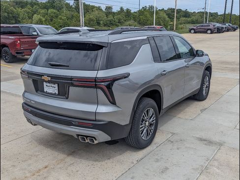 New 2026 Chevrolet Traverse LT w/ Driver Confidence Package AWD/4WD image 7