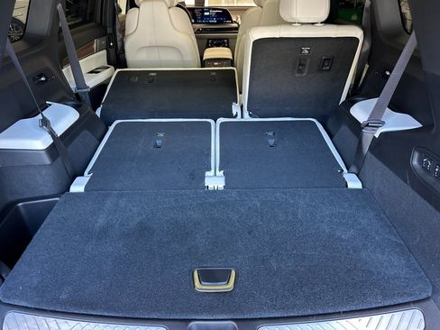 Used 2026 Cadillac Vistiq Luxury image 33