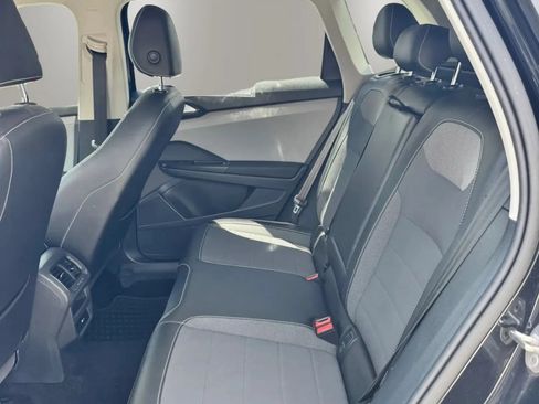 Used 2023 Volkswagen Taos SE FWD image 15