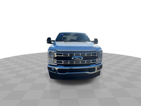 Used 2025 Ford F350 XLT image 3