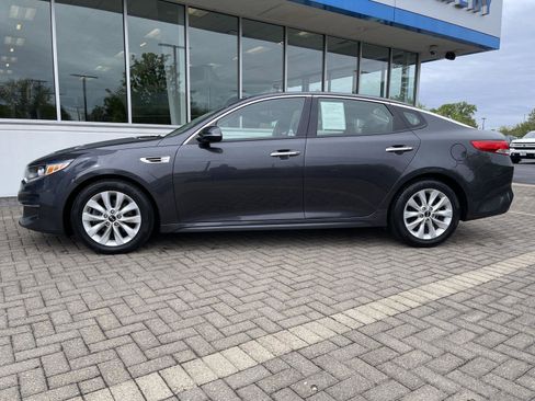Used 2018 Kia Optima EX w/ Premium Package FWD image 2