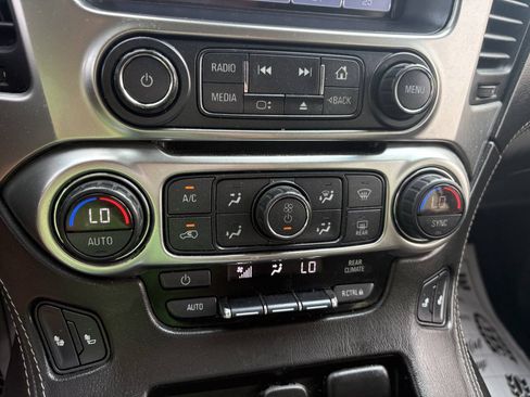 Used 2020 Chevrolet Suburban LT RWD image 32