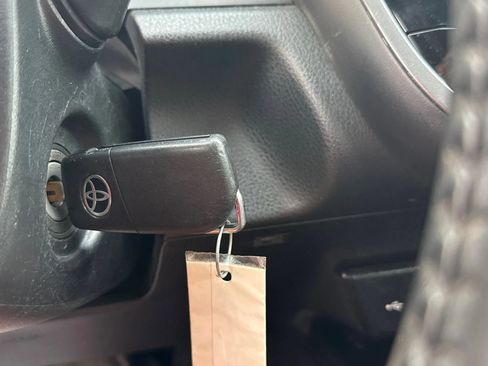 Used 2020 Toyota Camry SE FWD image 23