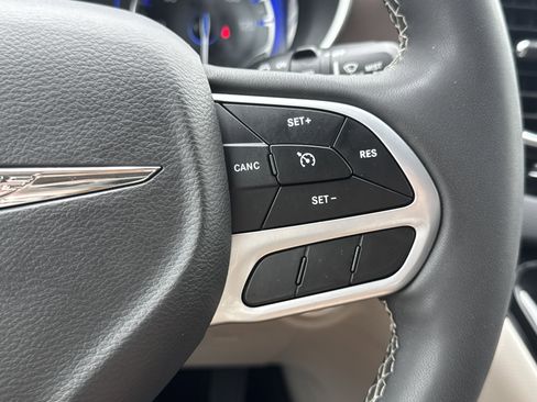 Used 2023 Chrysler Voyager LX image 17