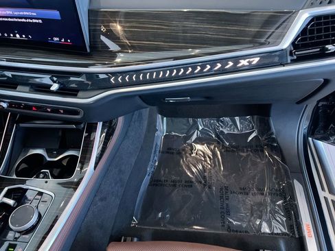 Used 2024 BMW X7 xDrive40i image 31