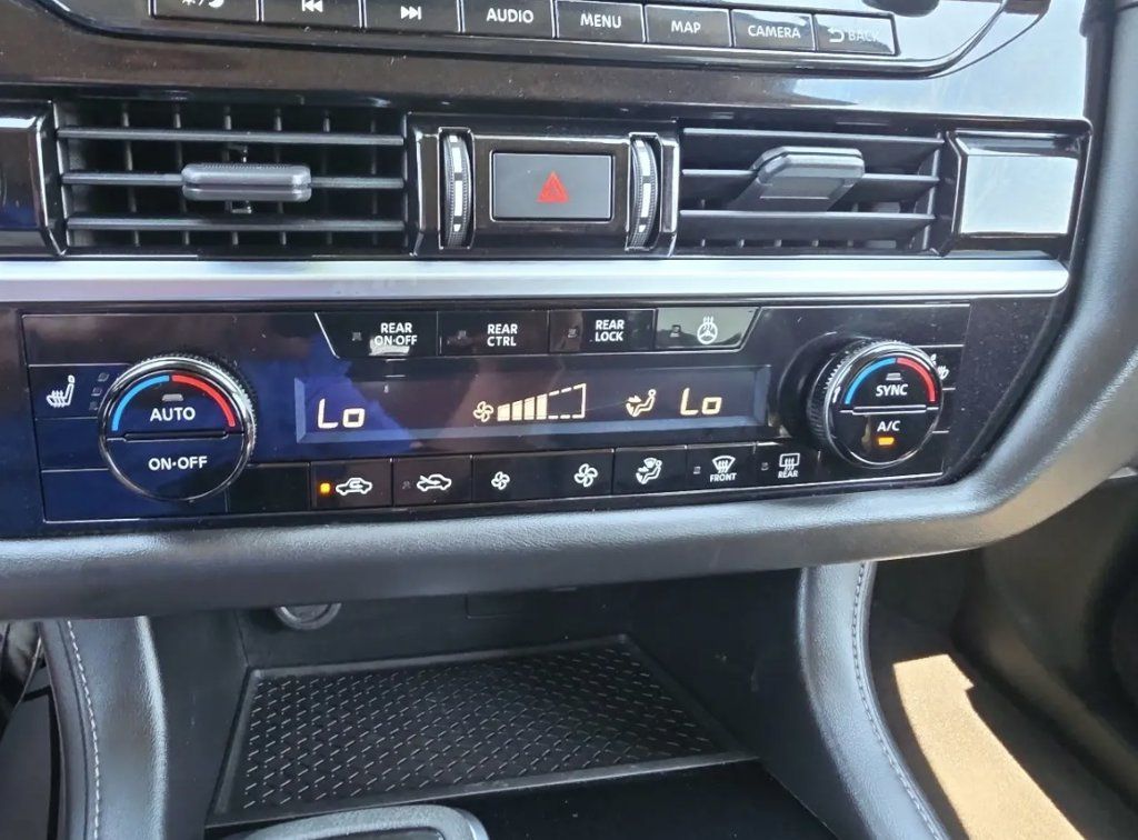 Used 2022 Nissan Pathfinder SL AWD/4WD image 23