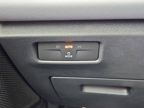 New 2025 Volkswagen Tiguan SE R-Line image 8