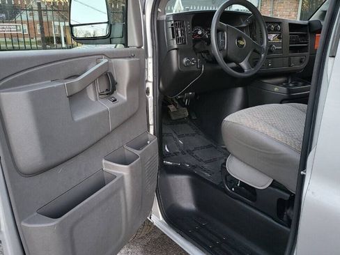 Used 2018 Chevrolet Express 3500 LT w/ LT Preferred Equipment Group RWD image 13