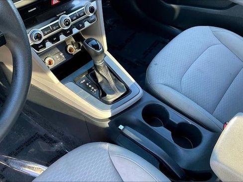 Used 2020 Hyundai Elantra SEL image 17