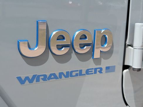 Used 2023 Jeep Wrangler Unlimited Sahara w/ Cold Weather Group AWD/4WD image 13