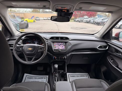Used 2022 Chevrolet TrailBlazer LT AWD/4WD image 2