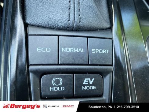 Used 2025 Toyota Camry SE w/ Convenience Package FWD image 40