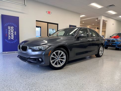 Used 2016 BMW 320i Sedan image 2