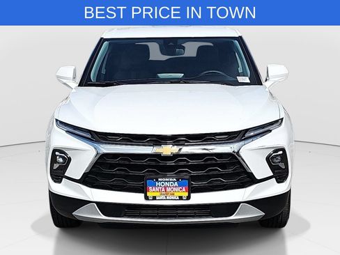 Used 2025 Chevrolet Blazer LT FWD image 2