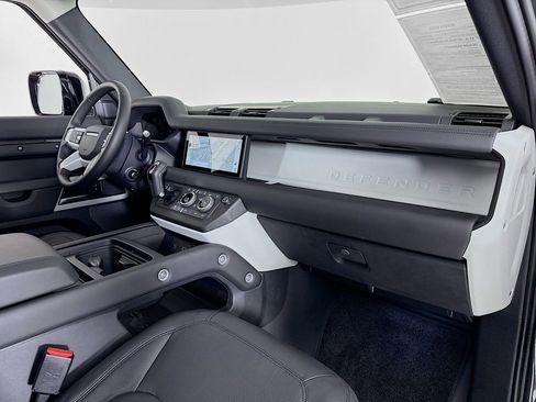 Used 2024 Land Rover Defender 110 SE image 13