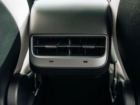 Used 2021 Tesla Model Y Long Range AWD/4WD image 38