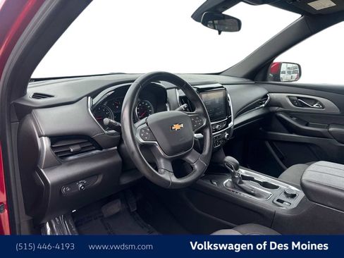 Used 2023 Chevrolet Traverse LT image 2