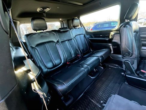 Used 2024 Jeep Wagoneer L Series II w/ Premium Group I image 27