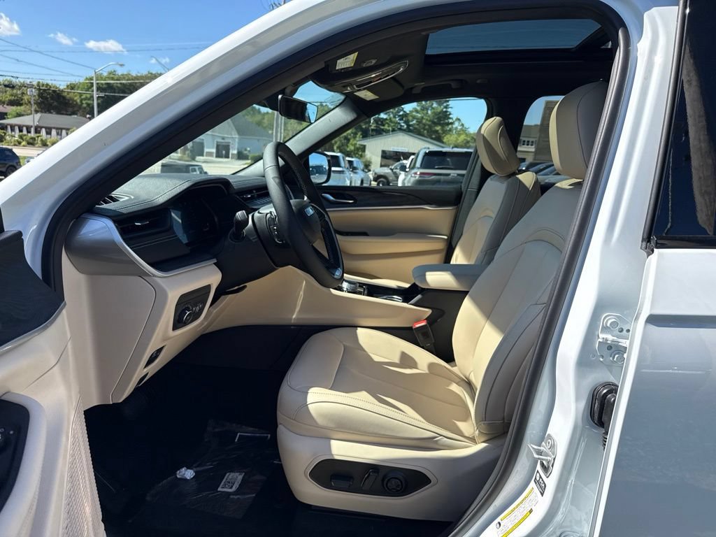 New 2027 Jeep Grand Cherokee Limited AWD/4WD image 17