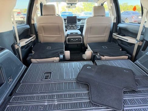 Used 2023 Ford Expedition XLT AWD/4WD image 7