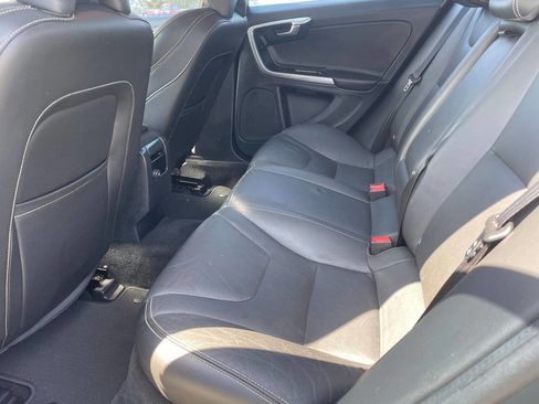 Used 2017 Volvo S60 T5 Dynamic image 8