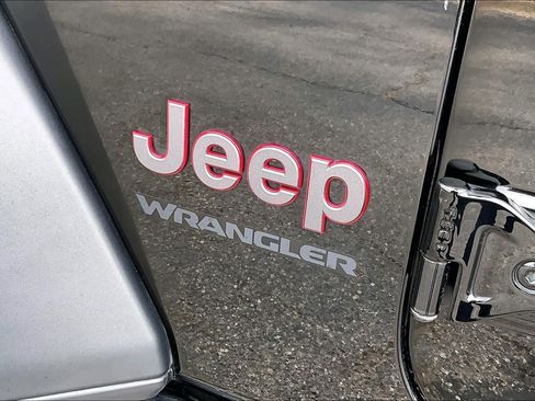 Used 2018 Jeep Wrangler Rubicon AWD/4WD image 29